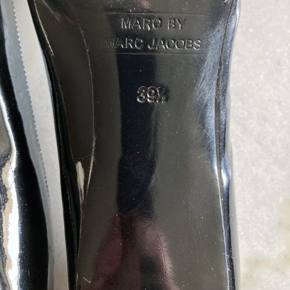 Marc Jacobs black peep toe high heel pump shoes, size 9.5, silver logo plate - Picture 5 of 10